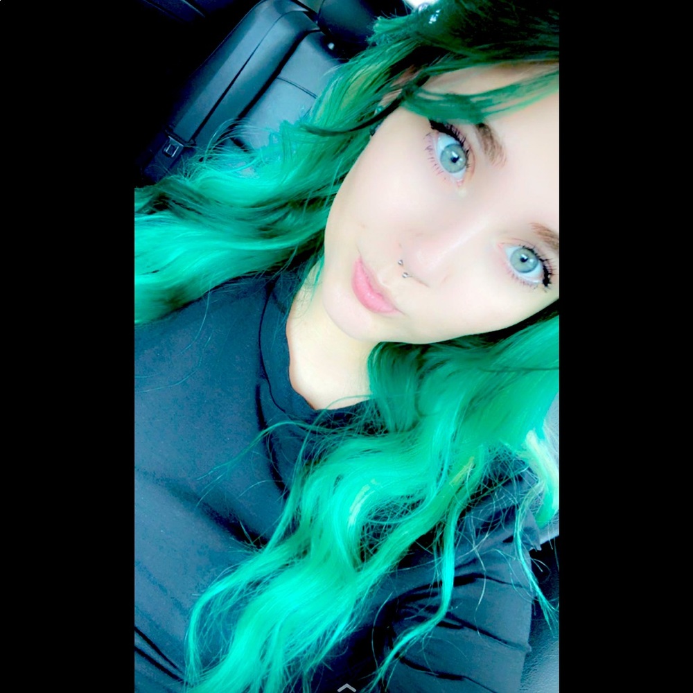 Meet your Posher, Emily